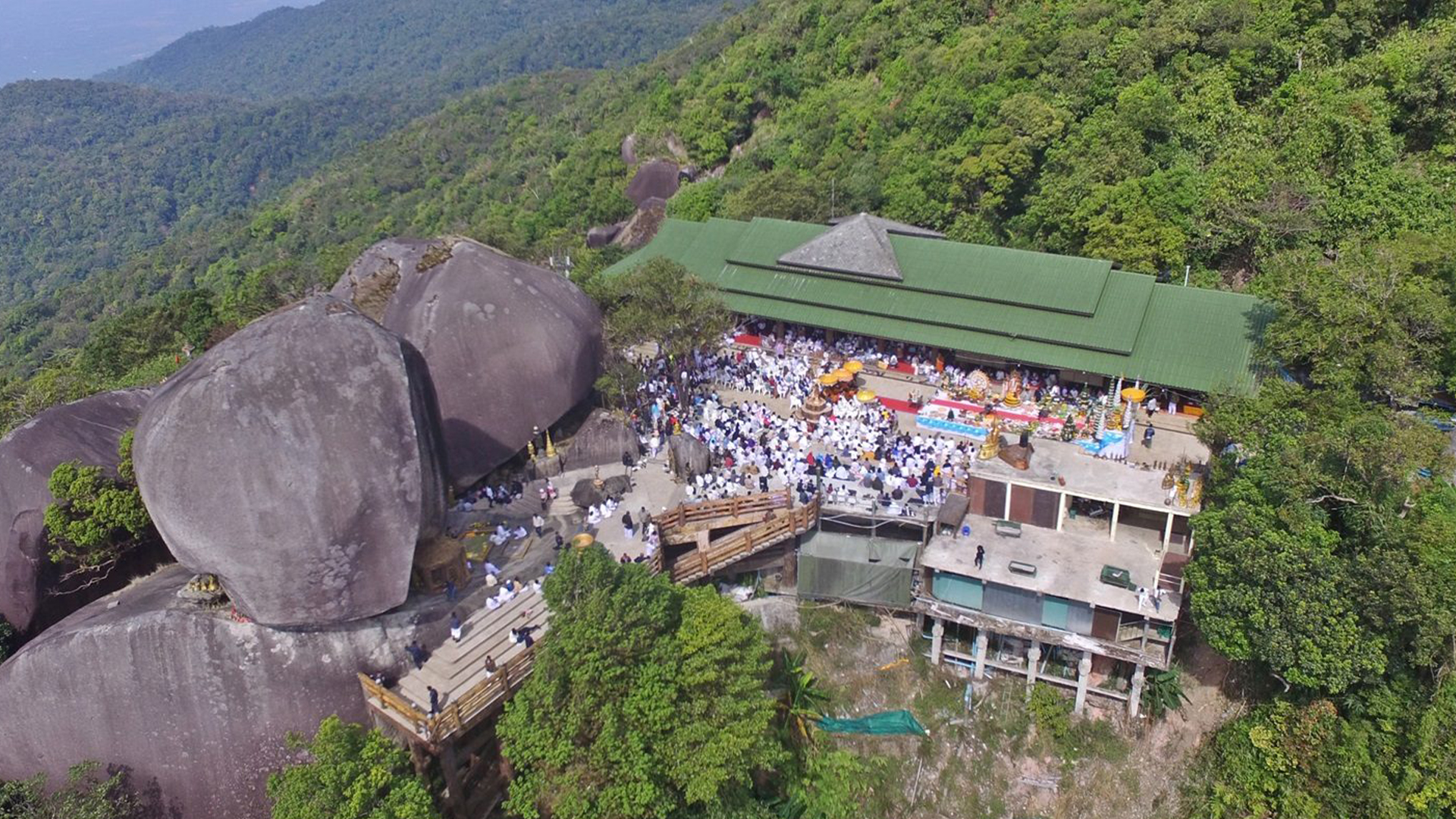 Phra Phutthabat Phluang Worship Festival